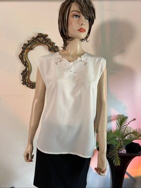 EliteStyle White Lace-Trim Sleeveless Blouse